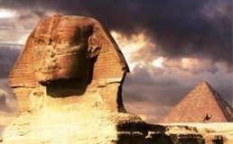 Sphinx et pyramide